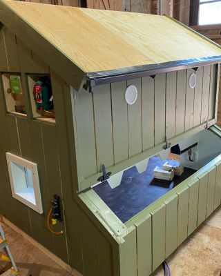 Stavba kurníku. Zabudované ovládání… #kurnik #chickencoop